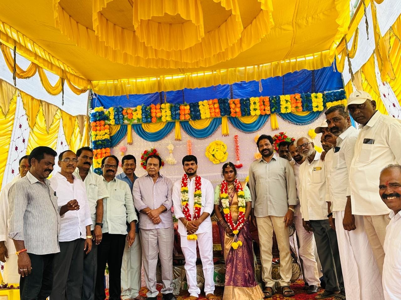 తోట వారి వివాహ వేడుకకు హాజరైన “డాక్టర్ మన్నే రవీంద్ర”