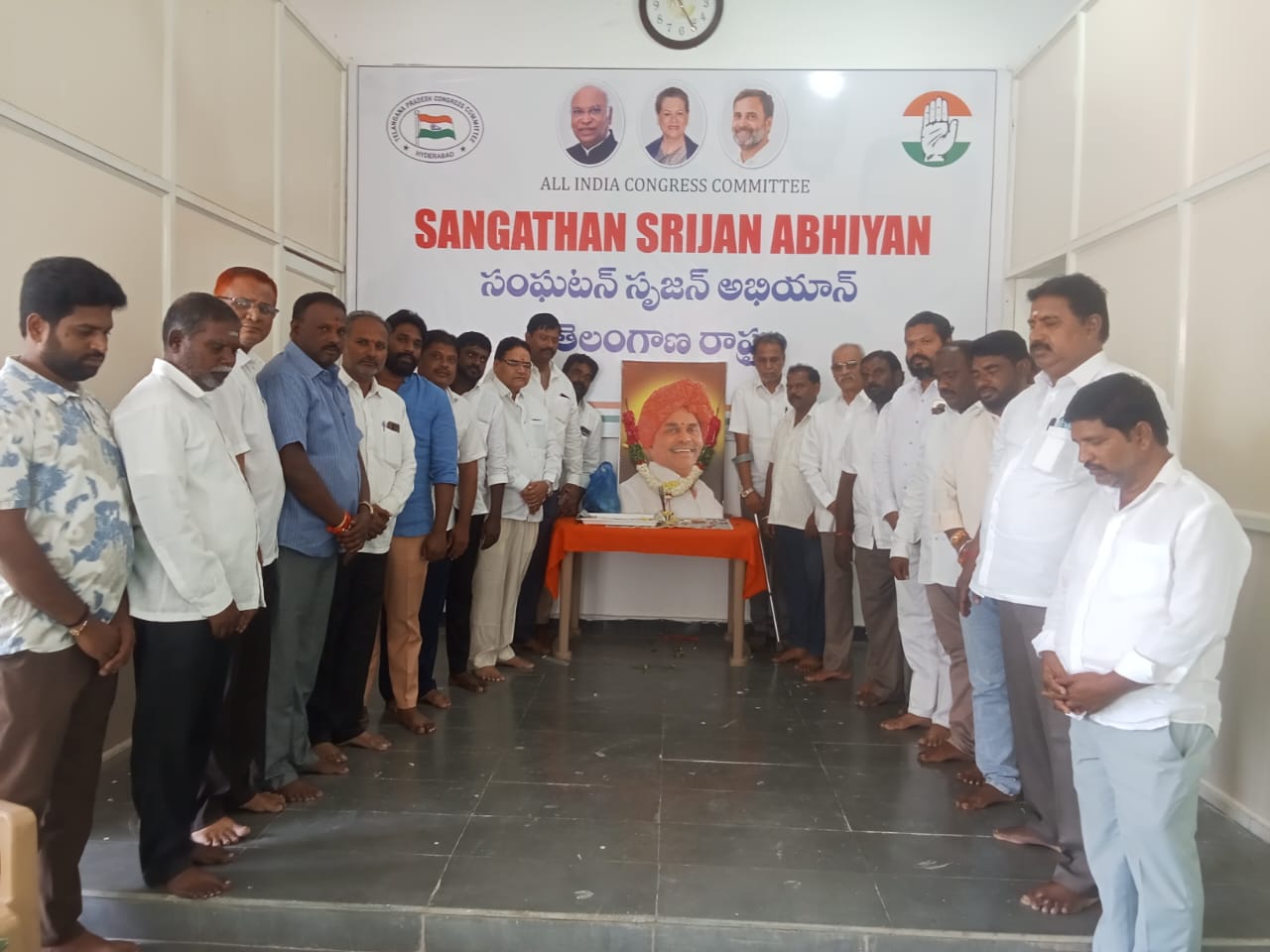 పేదల పక్షపాతి రైతు బాంధవుడు వైయస్ రాజశేఖర్ రెడ్డి.
