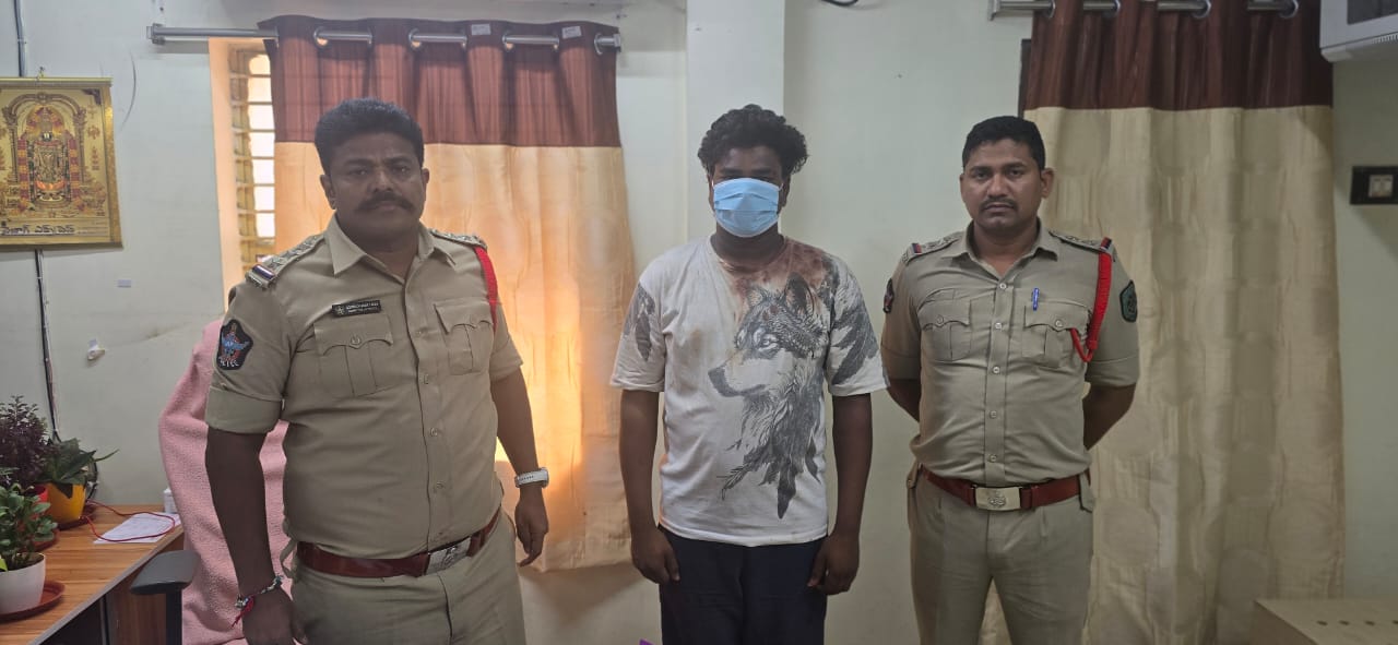 గంటల్లోనే హత్యా ప్రయత్నం కేసు లో ముద్దాయి ని పట్టుకున్న బీమిలి పోలీసులు